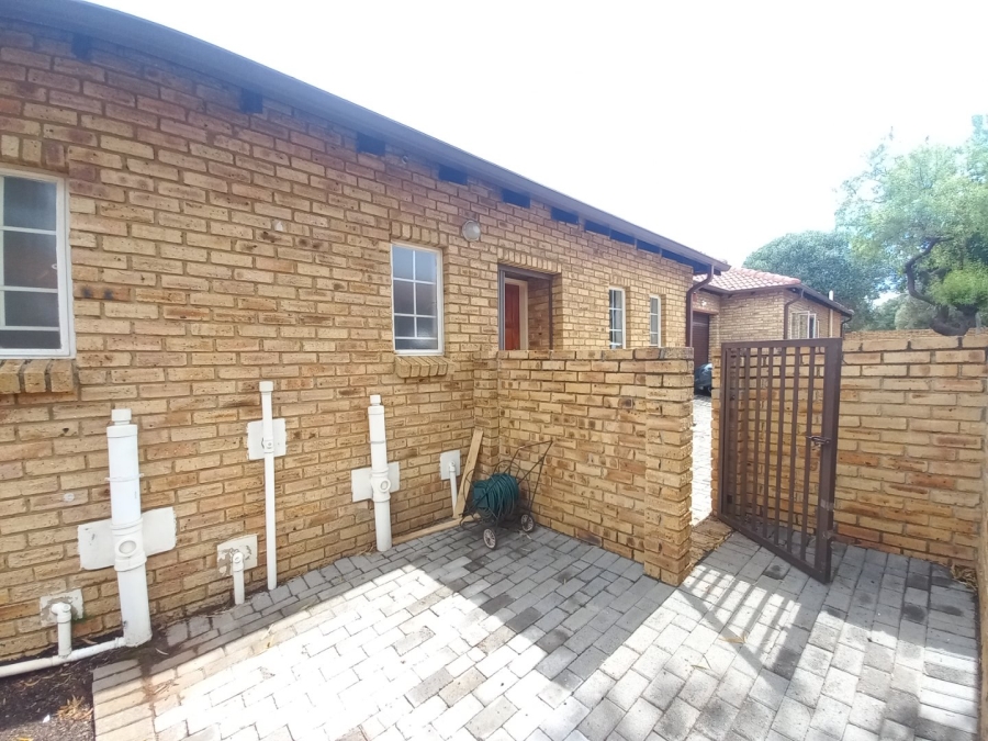 To Let 2 Bedroom Property for Rent in Kosmosdal Gauteng