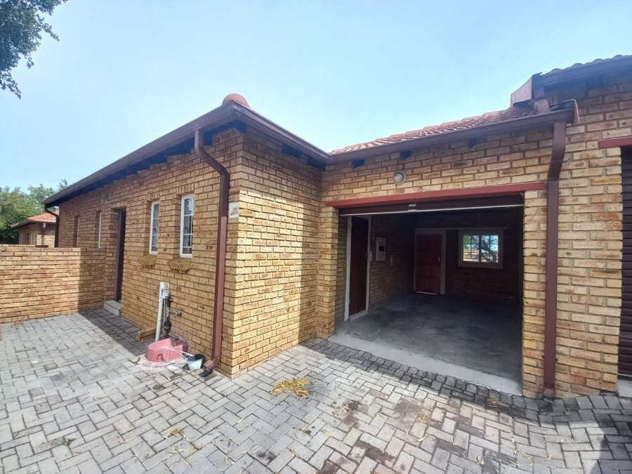 To Let 2 Bedroom Property for Rent in Kosmosdal Gauteng