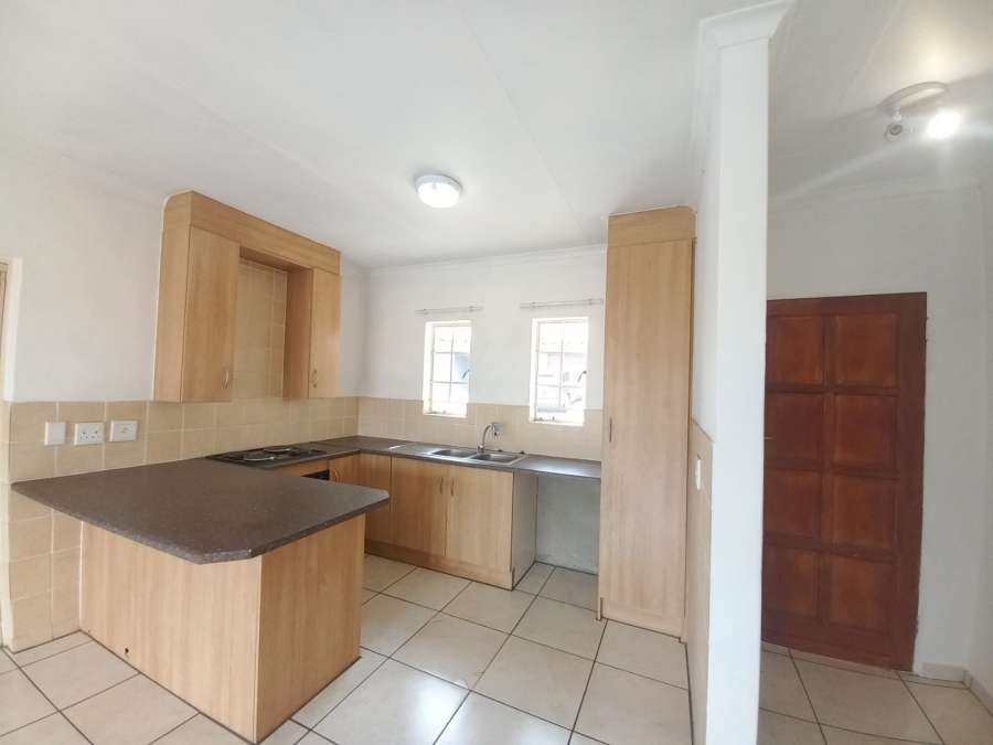 To Let 2 Bedroom Property for Rent in Kosmosdal Gauteng