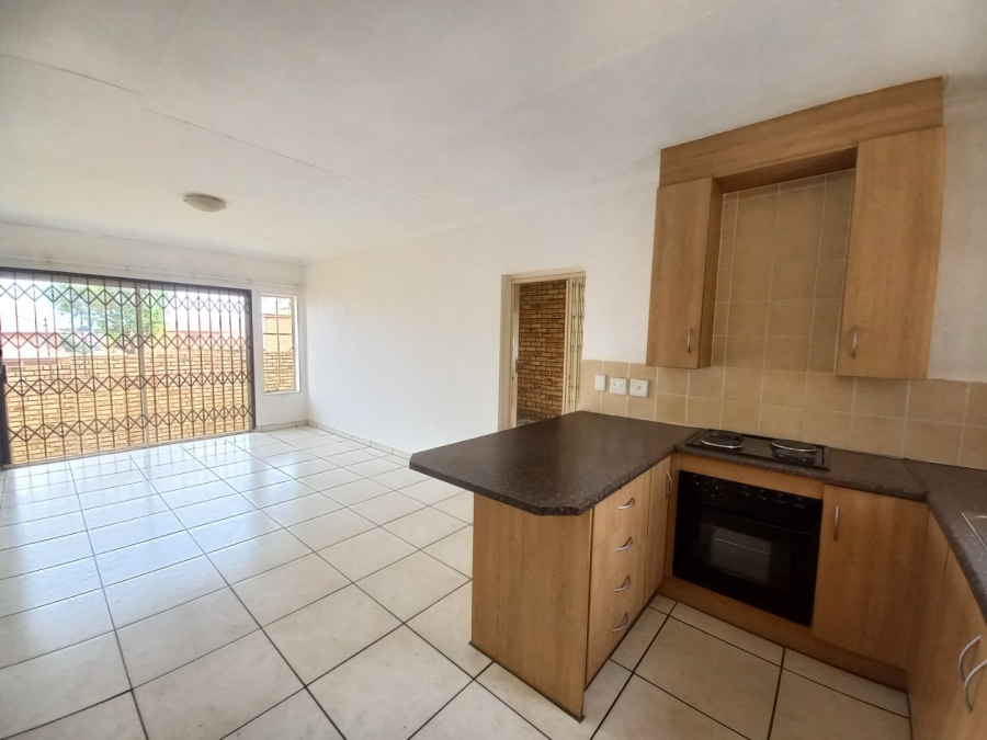 To Let 2 Bedroom Property for Rent in Kosmosdal Gauteng