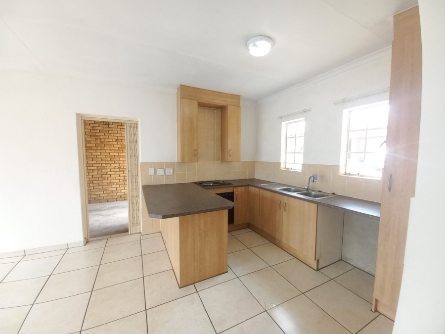 To Let 2 Bedroom Property for Rent in Kosmosdal Gauteng