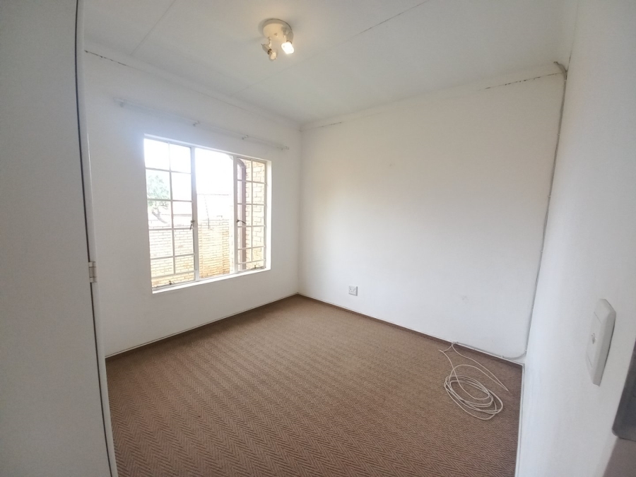 To Let 2 Bedroom Property for Rent in Kosmosdal Gauteng