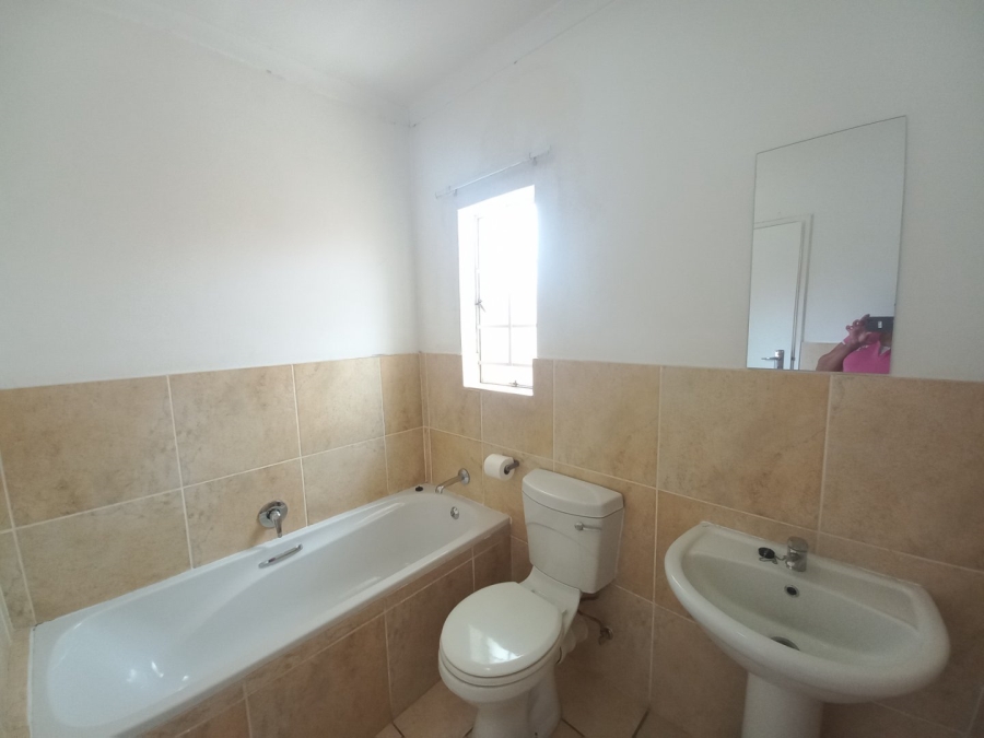 To Let 2 Bedroom Property for Rent in Kosmosdal Gauteng