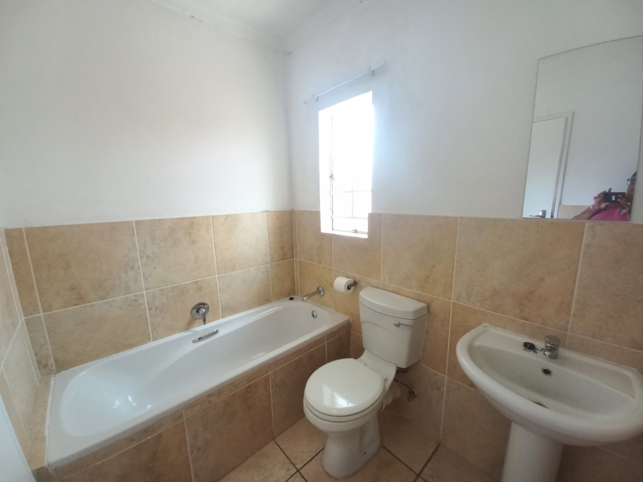 To Let 2 Bedroom Property for Rent in Kosmosdal Gauteng