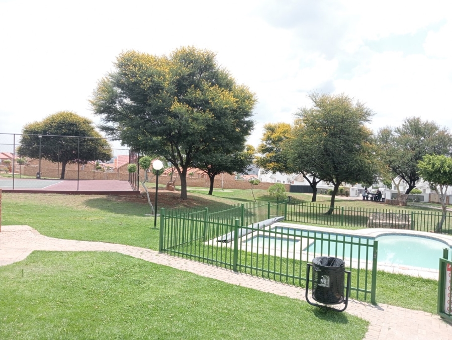 To Let 2 Bedroom Property for Rent in Kosmosdal Gauteng