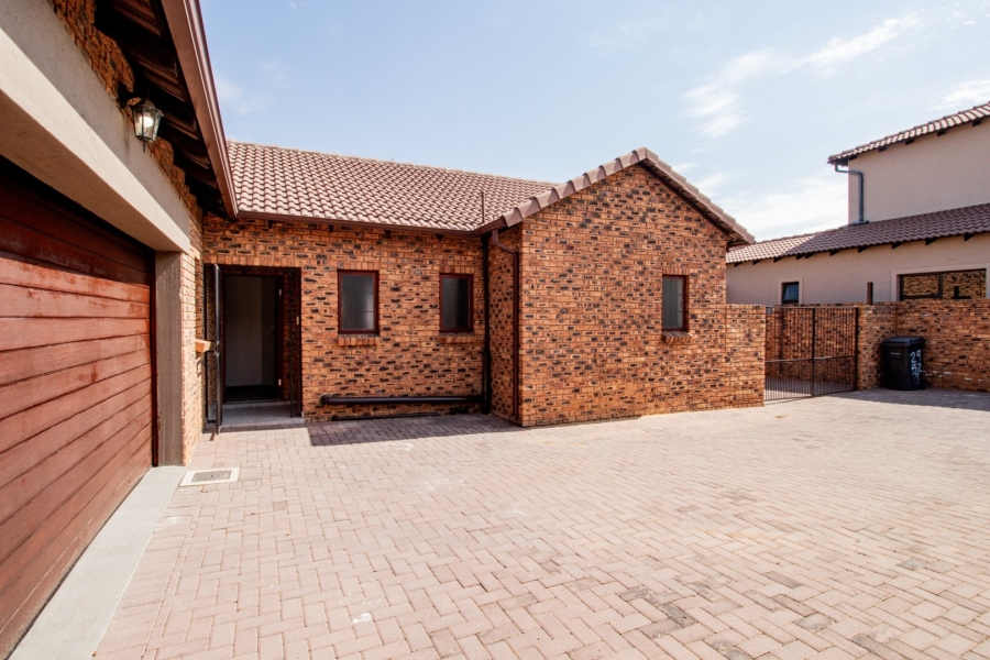 3 Bedroom Property for Sale in Thatchfield Estate Gauteng