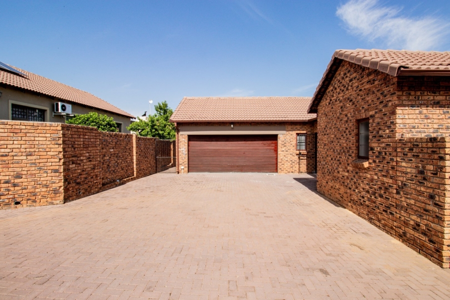 3 Bedroom Property for Sale in Thatchfield Estate Gauteng