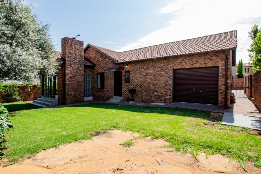 3 Bedroom Property for Sale in Thatchfield Estate Gauteng