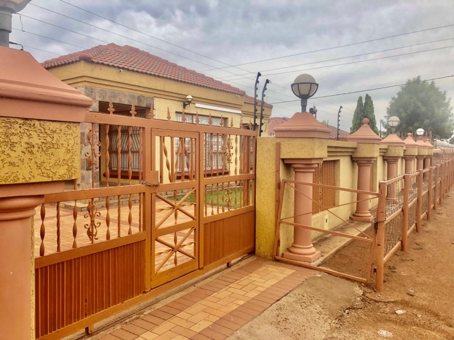 6 Bedroom Property for Sale in New Eersterus Gauteng