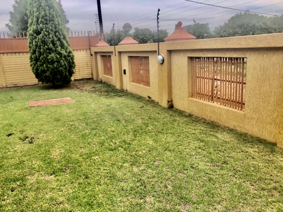 6 Bedroom Property for Sale in New Eersterus Gauteng