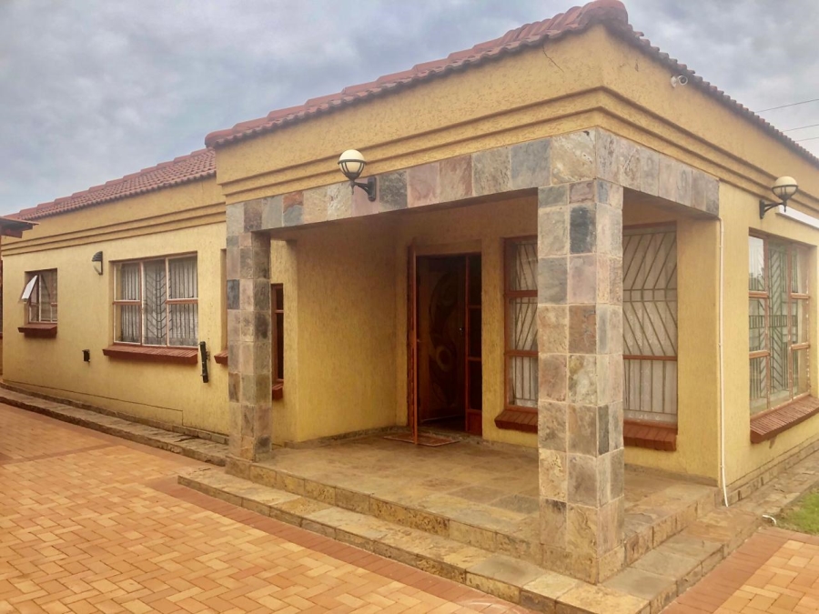 6 Bedroom Property for Sale in New Eersterus Gauteng