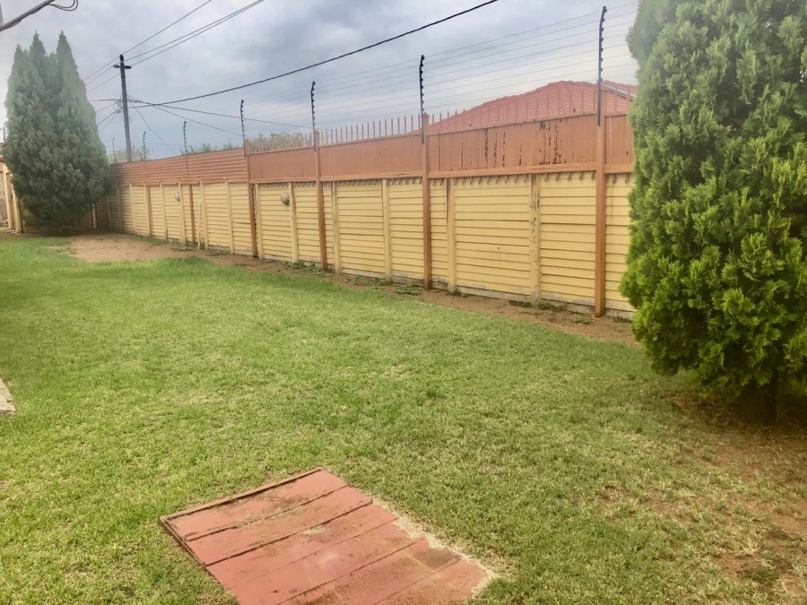 6 Bedroom Property for Sale in New Eersterus Gauteng