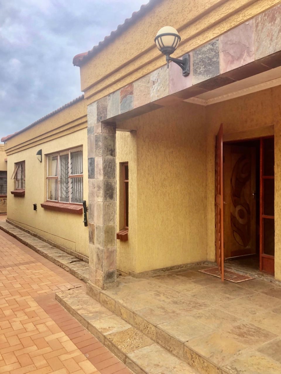 6 Bedroom Property for Sale in New Eersterus Gauteng