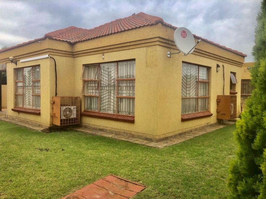 6 Bedroom Property for Sale in New Eersterus Gauteng