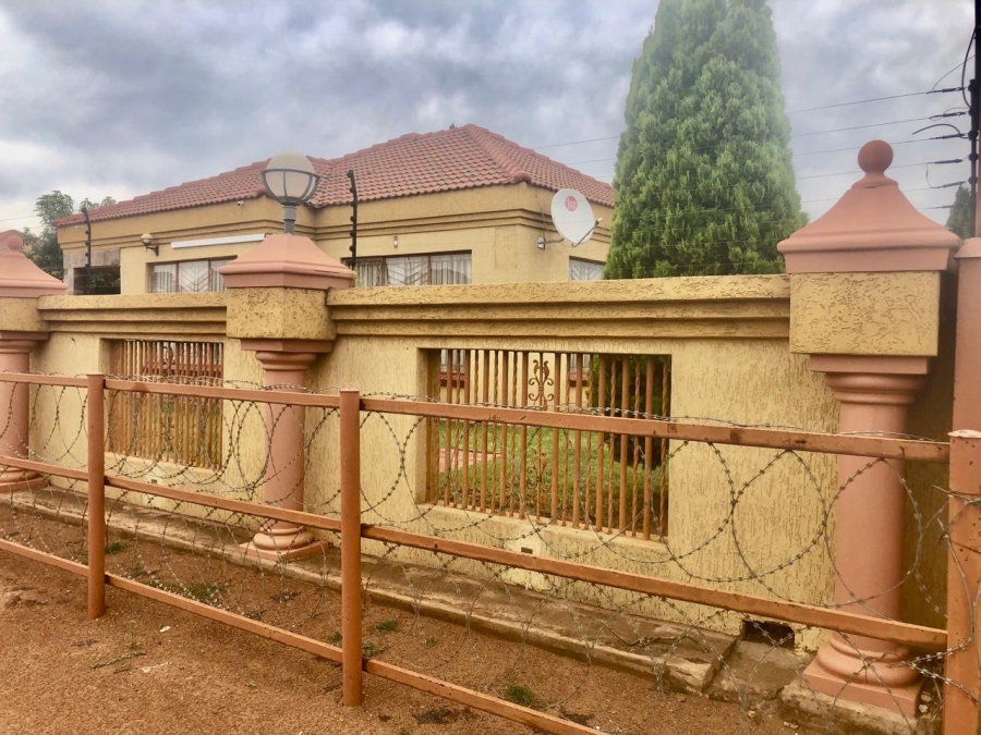 6 Bedroom Property for Sale in New Eersterus Gauteng