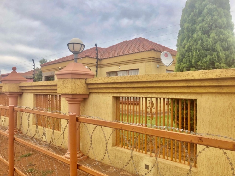 6 Bedroom Property for Sale in New Eersterus Gauteng