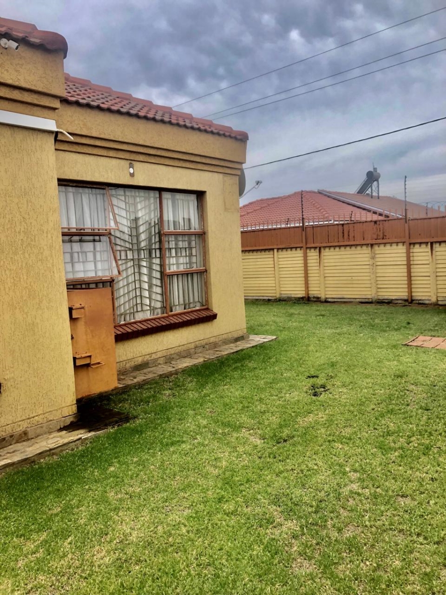 6 Bedroom Property for Sale in New Eersterus Gauteng