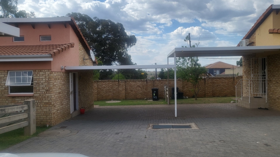 2 Bedroom Property for Sale in Cosmo City Gauteng