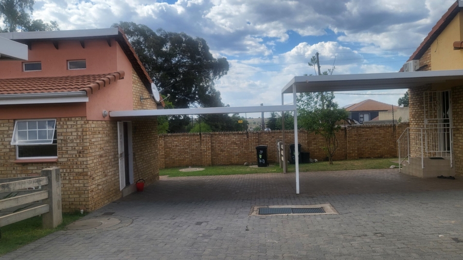 2 Bedroom Property for Sale in Cosmo City Gauteng