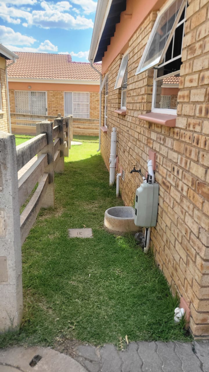 2 Bedroom Property for Sale in Cosmo City Gauteng