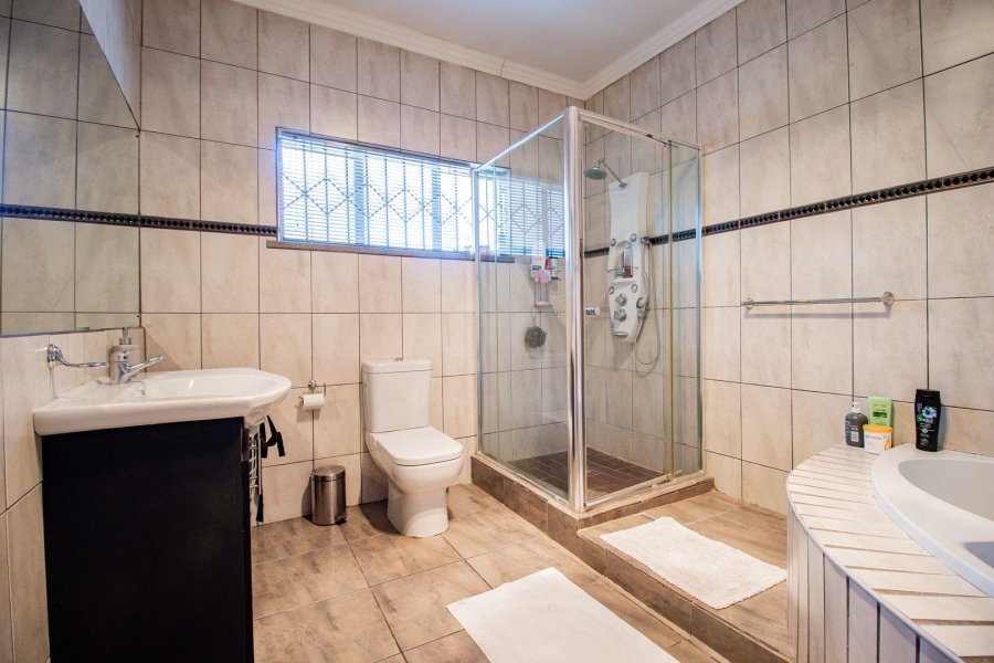 3 Bedroom Property for Sale in Hurlyvale Gauteng