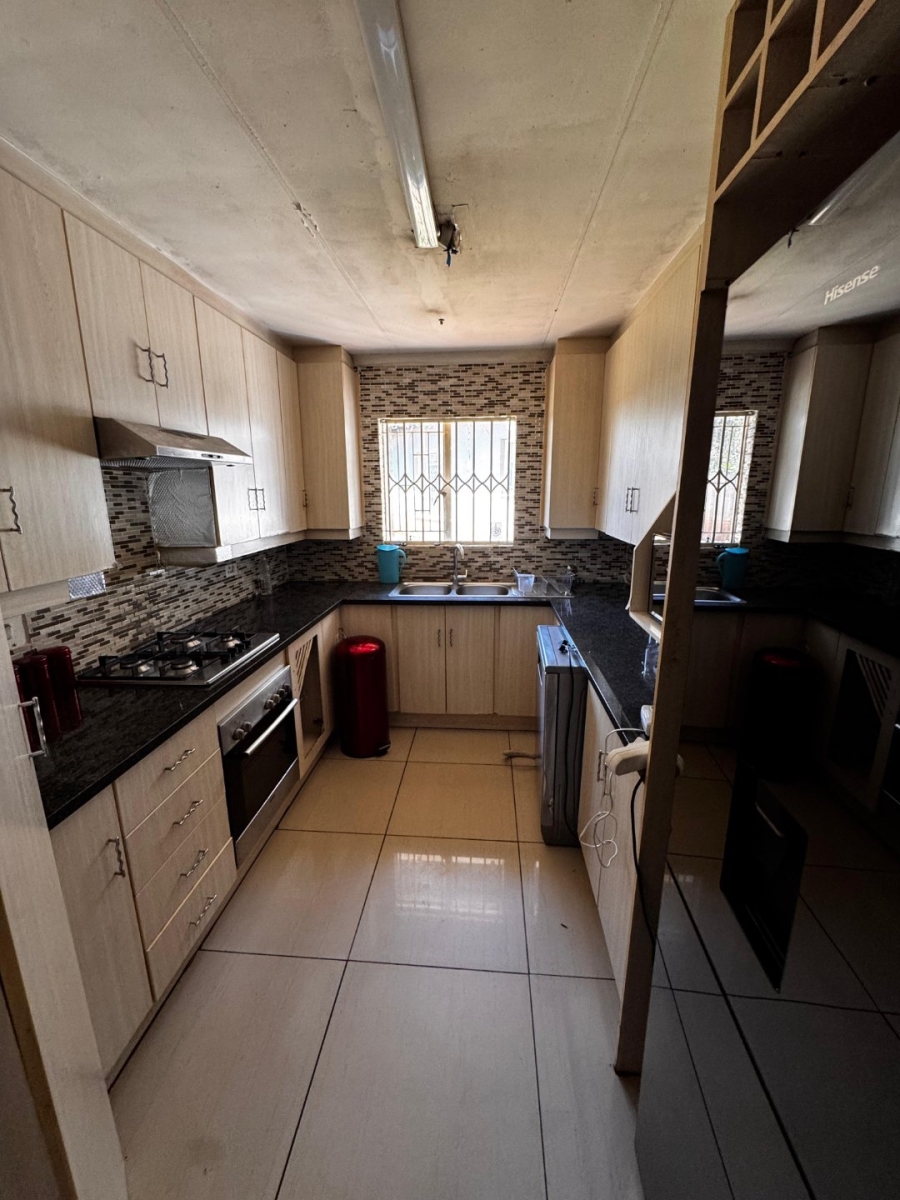 4 Bedroom Property for Sale in Heuweloord Gauteng