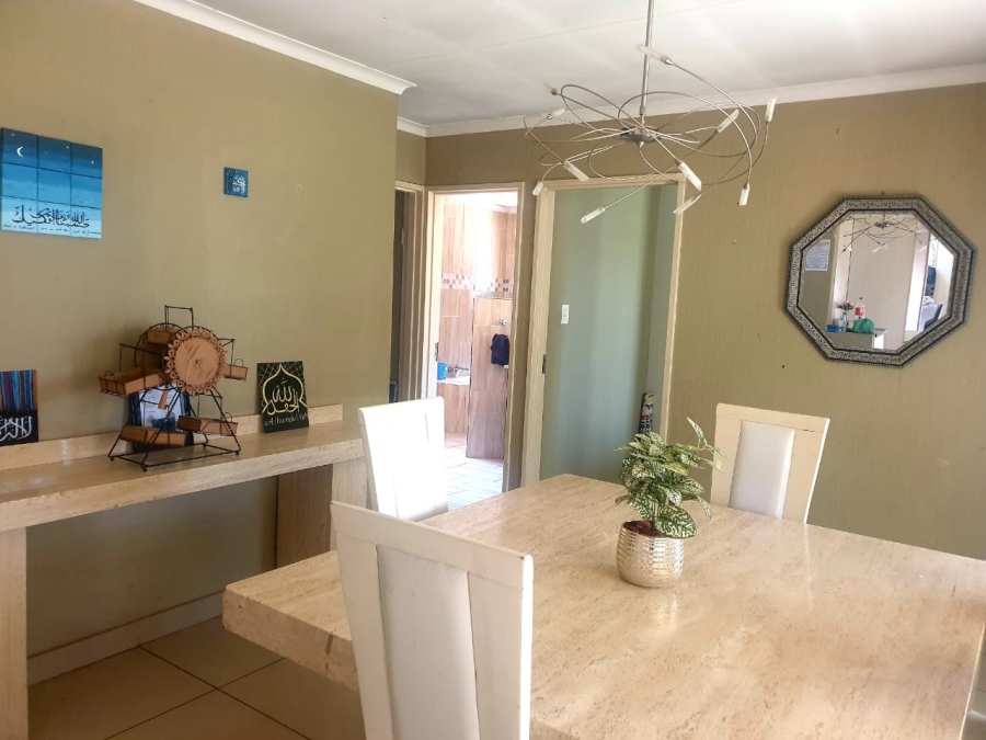 4 Bedroom Property for Sale in Heuweloord Gauteng