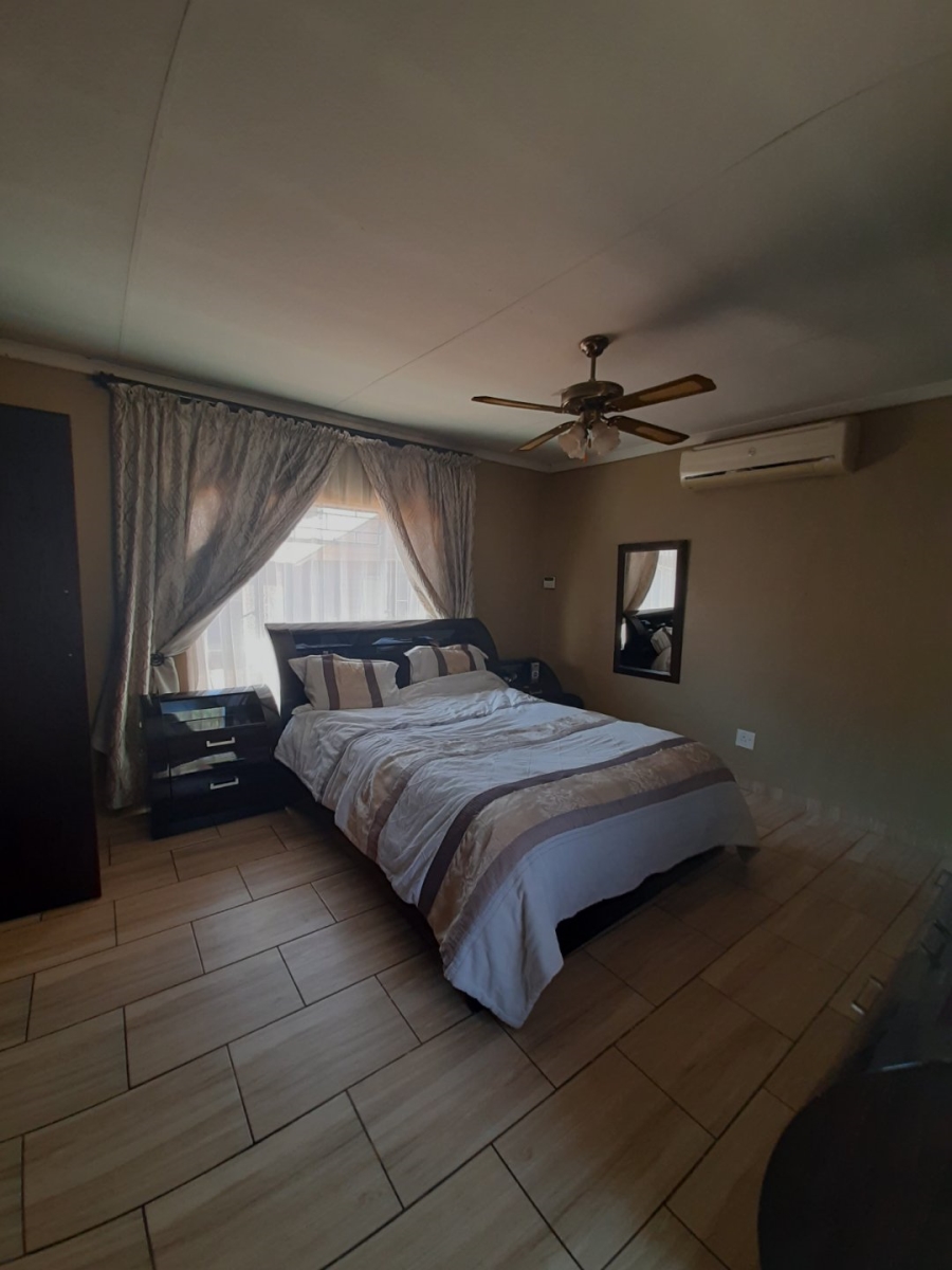 4 Bedroom Property for Sale in Heuweloord Gauteng