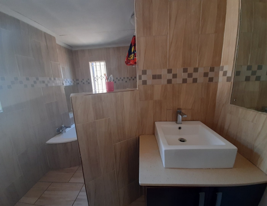 4 Bedroom Property for Sale in Heuweloord Gauteng