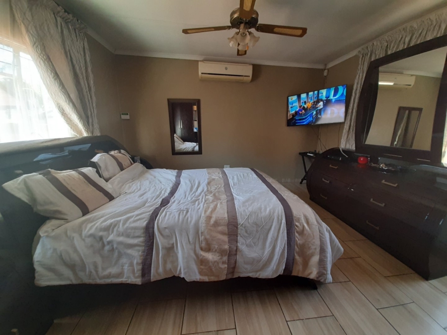 4 Bedroom Property for Sale in Heuweloord Gauteng