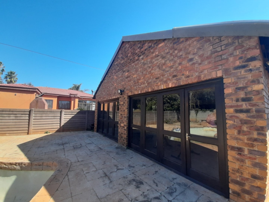 4 Bedroom Property for Sale in Heuweloord Gauteng