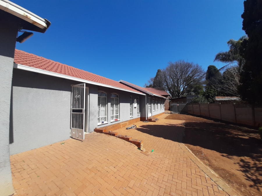 4 Bedroom Property for Sale in Heuweloord Gauteng