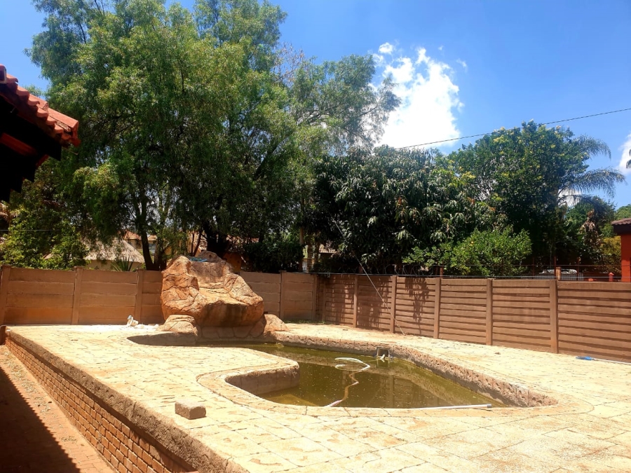 4 Bedroom Property for Sale in Heuweloord Gauteng