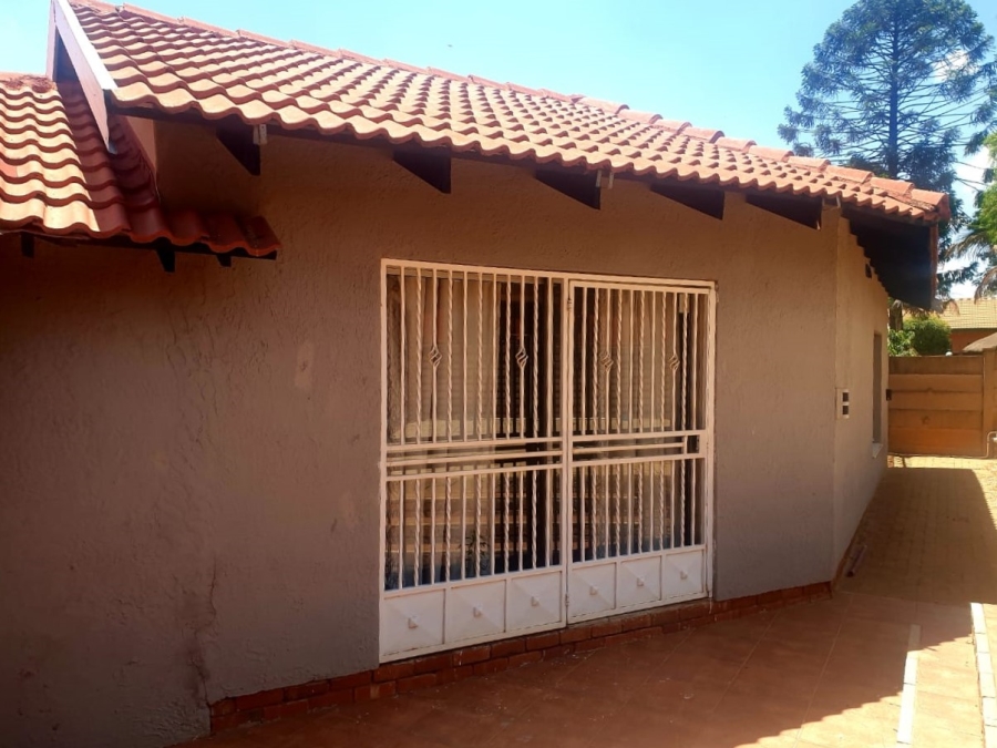 4 Bedroom Property for Sale in Heuweloord Gauteng