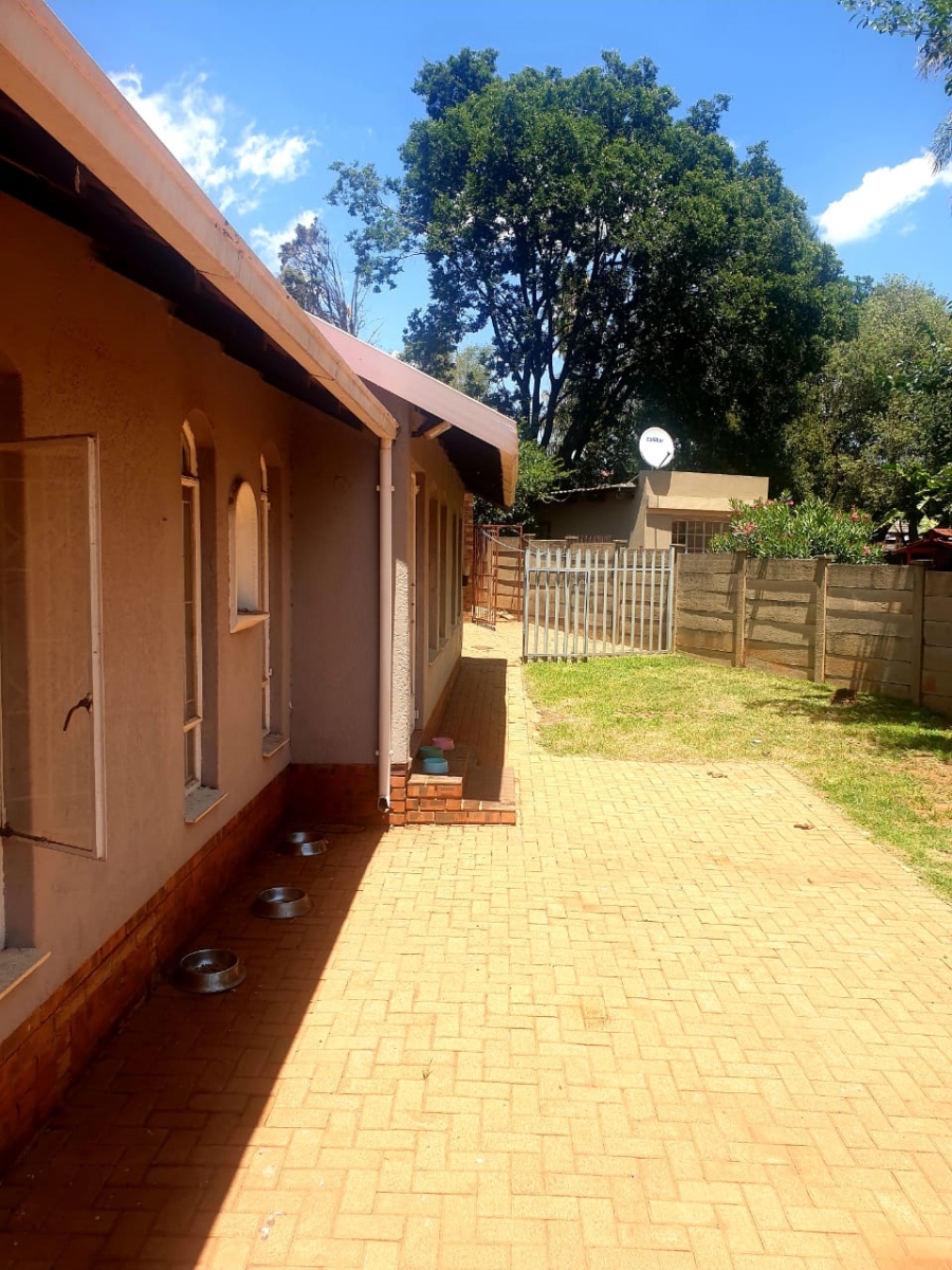 4 Bedroom Property for Sale in Heuweloord Gauteng