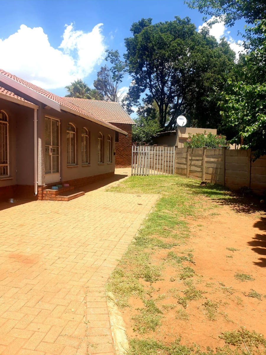 4 Bedroom Property for Sale in Heuweloord Gauteng