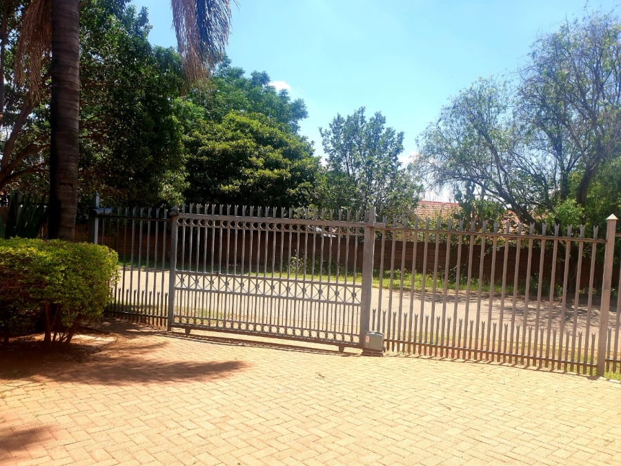 4 Bedroom Property for Sale in Heuweloord Gauteng