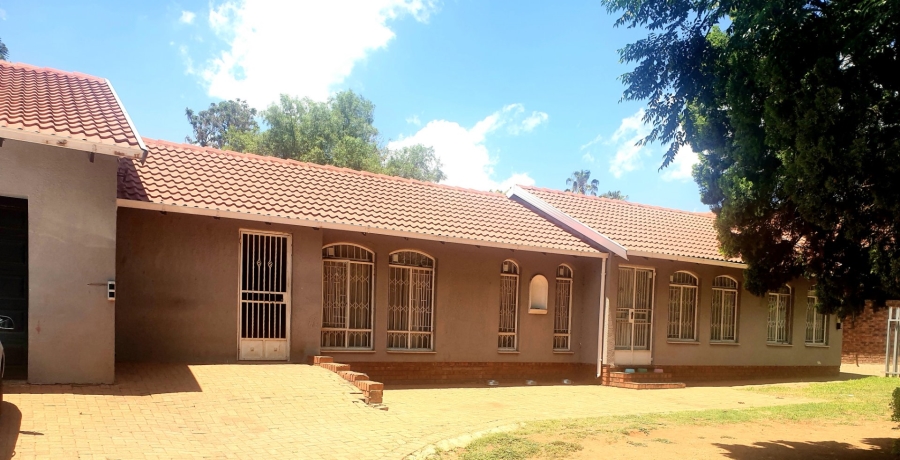 4 Bedroom Property for Sale in Heuweloord Gauteng