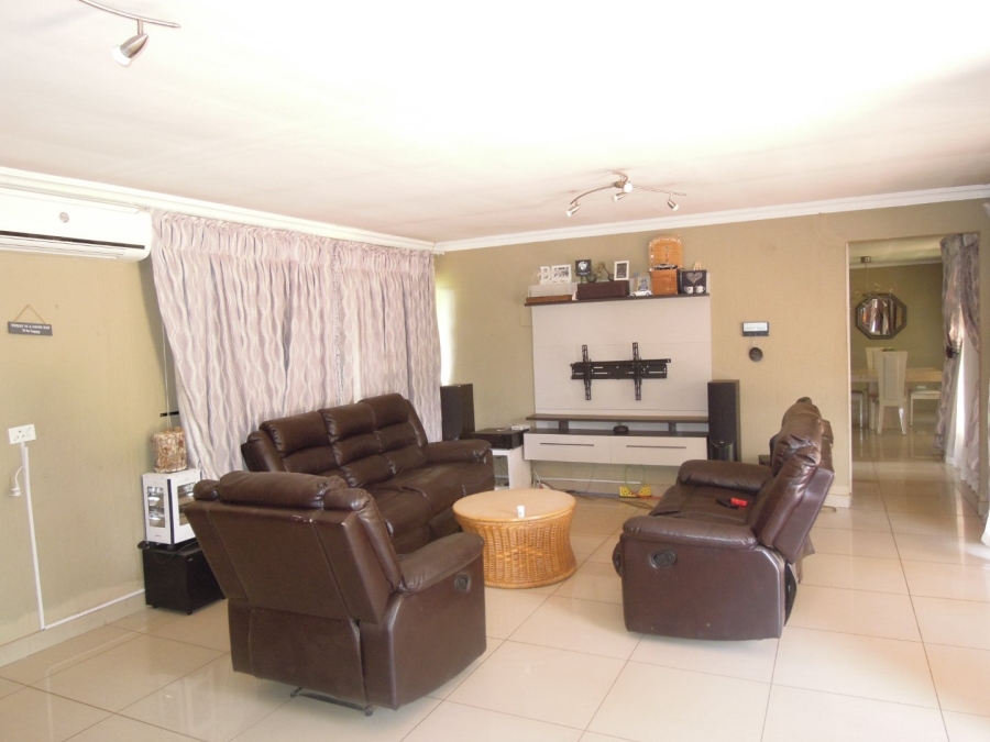 4 Bedroom Property for Sale in Heuweloord Gauteng