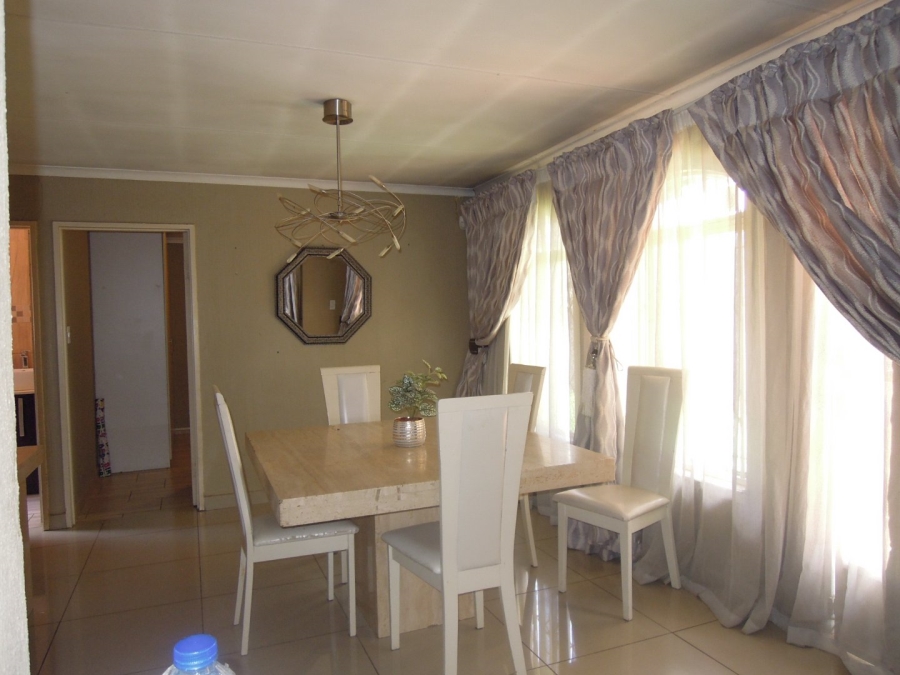 4 Bedroom Property for Sale in Heuweloord Gauteng