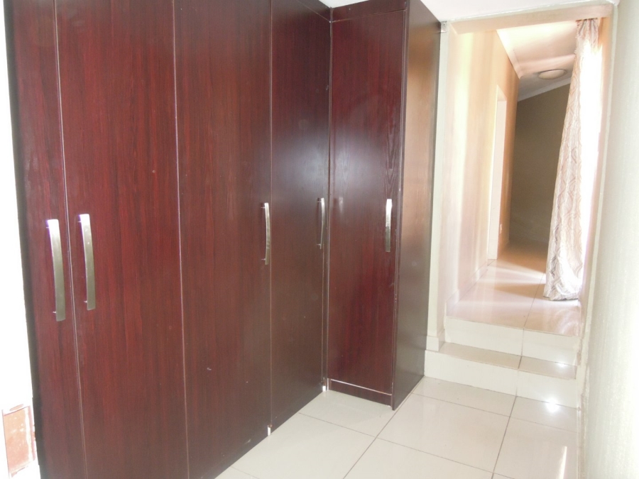 4 Bedroom Property for Sale in Heuweloord Gauteng