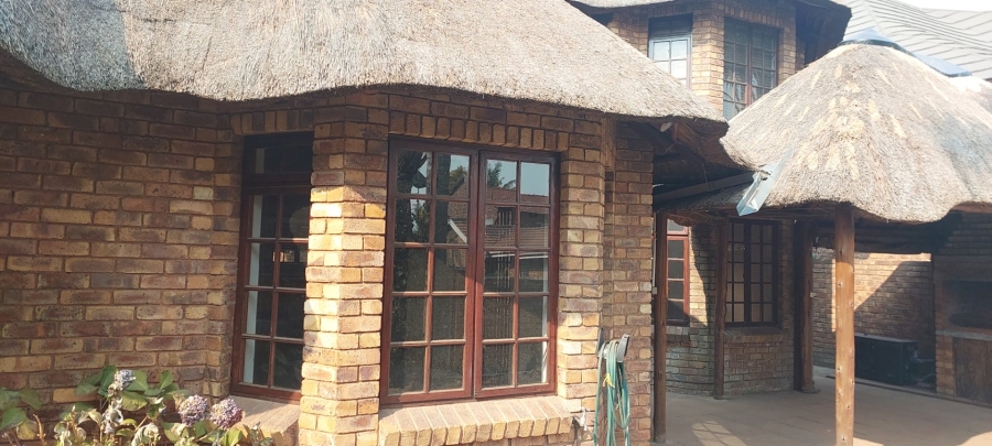 3 Bedroom Property for Sale in Dayanglen Gauteng