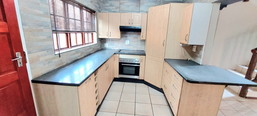 3 Bedroom Property for Sale in Dayanglen Gauteng