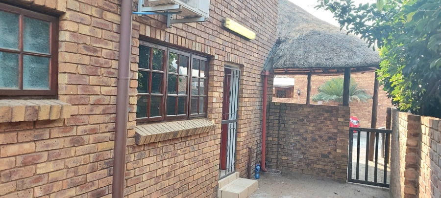 3 Bedroom Property for Sale in Dayanglen Gauteng