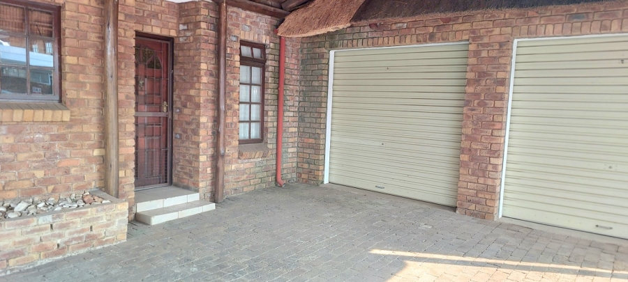 3 Bedroom Property for Sale in Dayanglen Gauteng