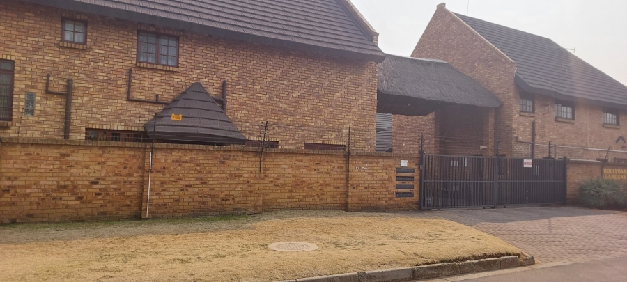 3 Bedroom Property for Sale in Dayanglen Gauteng