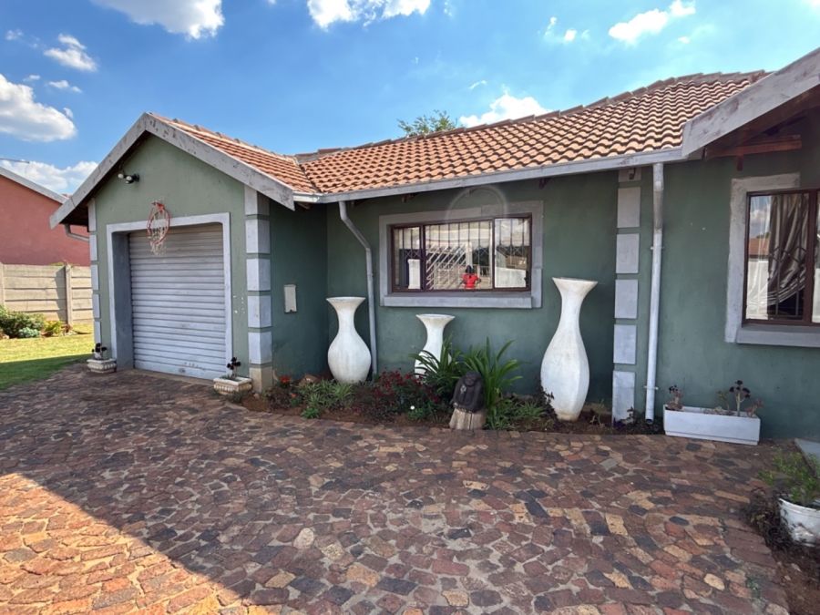 3 Bedroom Property for Sale in Crystal Park Gauteng