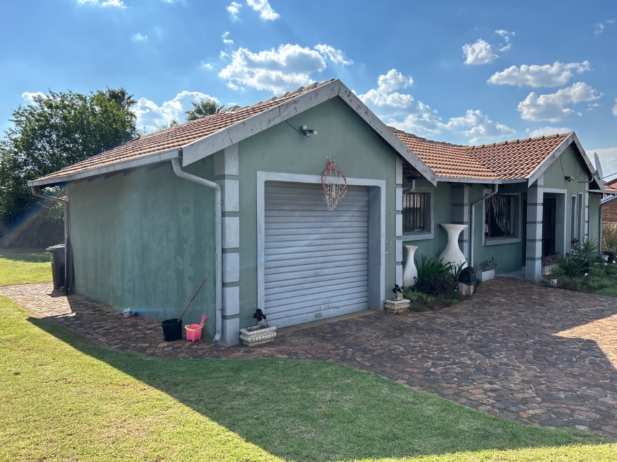 3 Bedroom Property for Sale in Crystal Park Gauteng