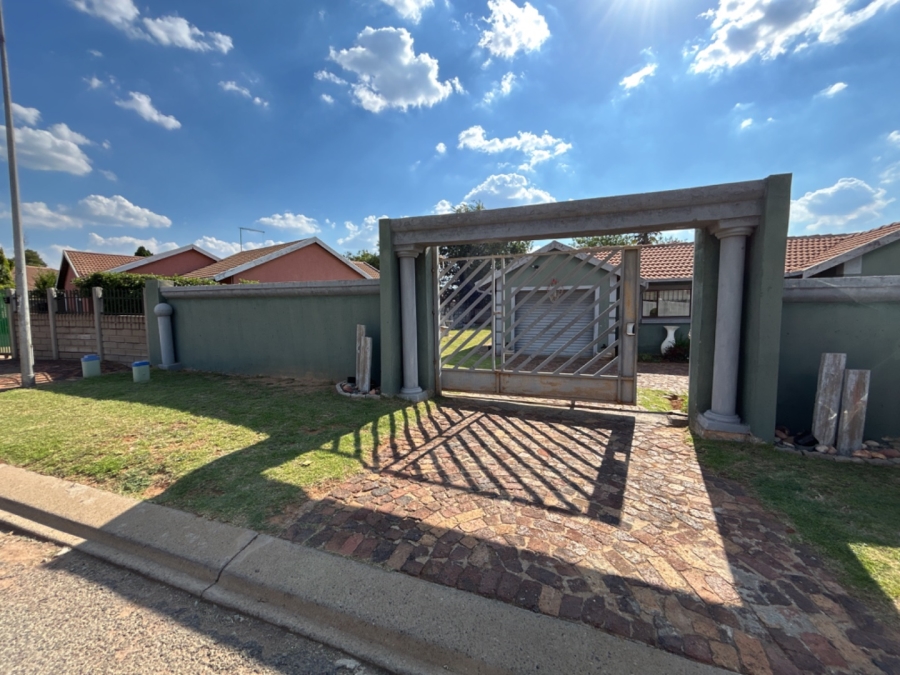 3 Bedroom Property for Sale in Crystal Park Gauteng