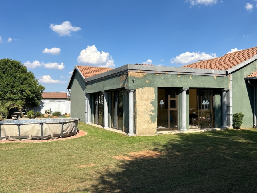 3 Bedroom Property for Sale in Crystal Park Gauteng